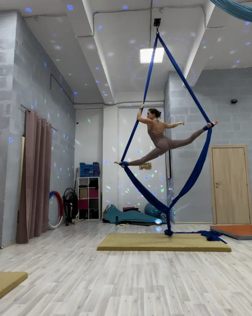 DANCE & CIRCUS