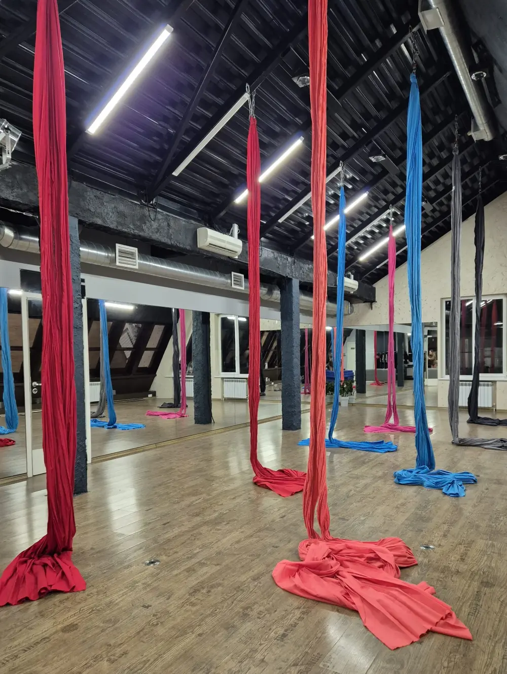 INVERT pole dance&fly