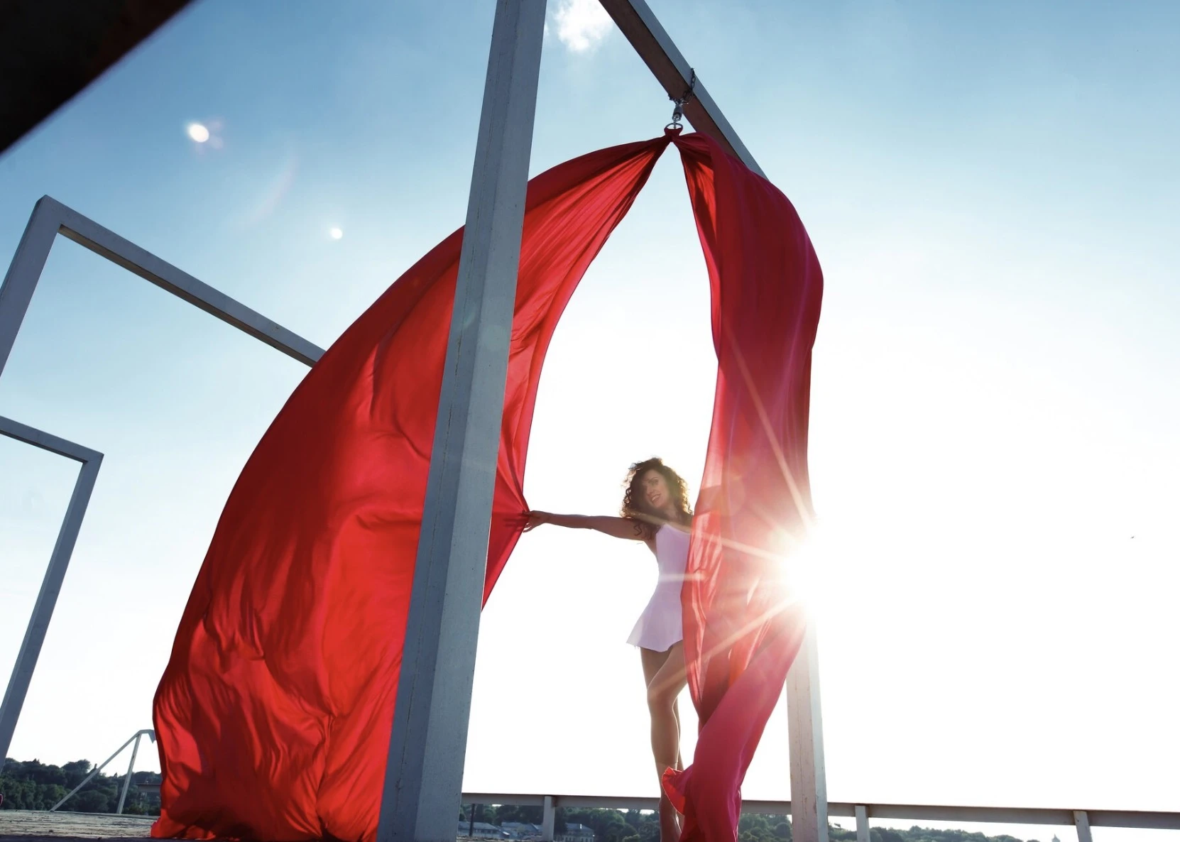 Полотна, кольцо или стропы: какой снаряд воздушной гимнастики выбрать?