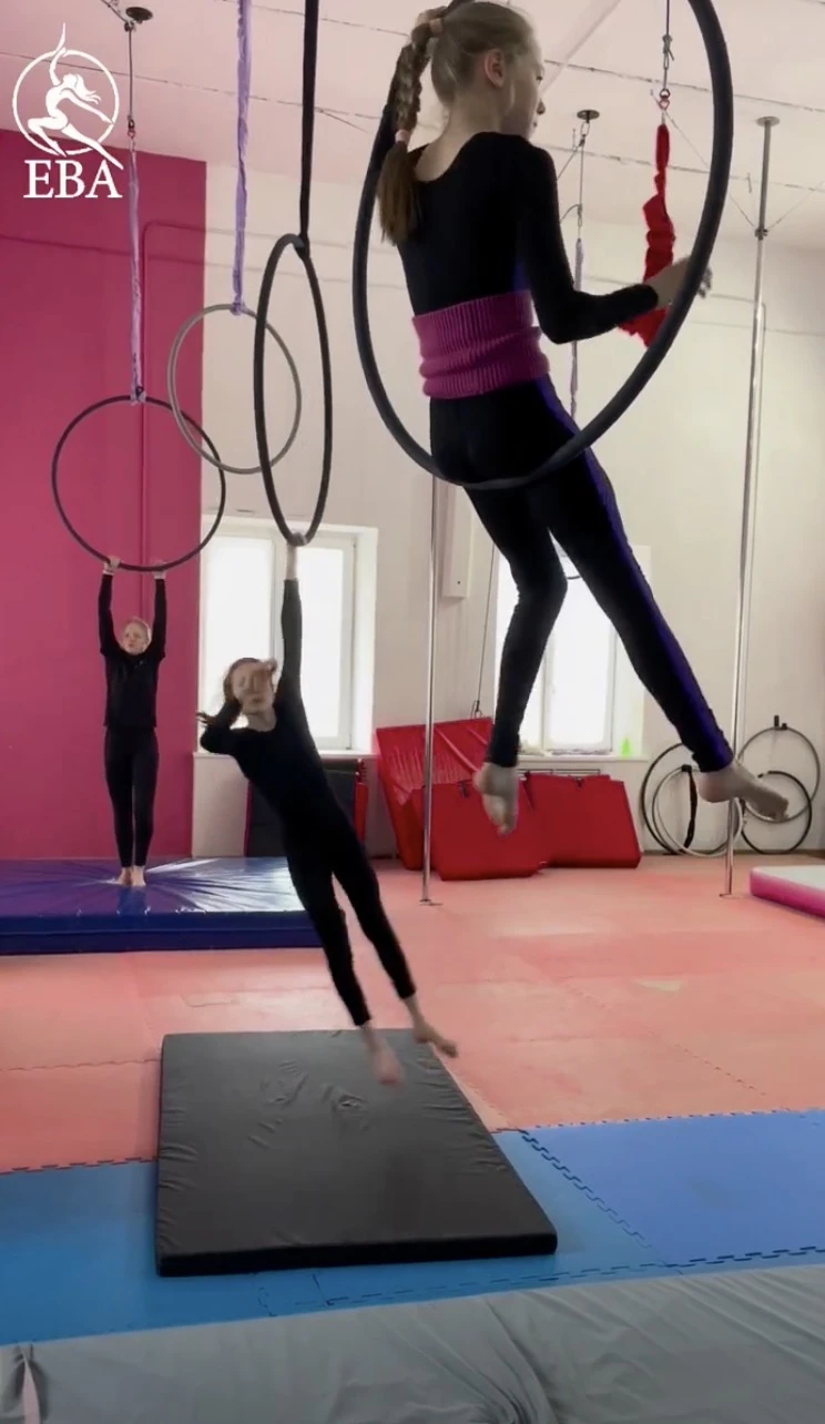 Летние лагерь школы воздушной гимнастики "Ева"