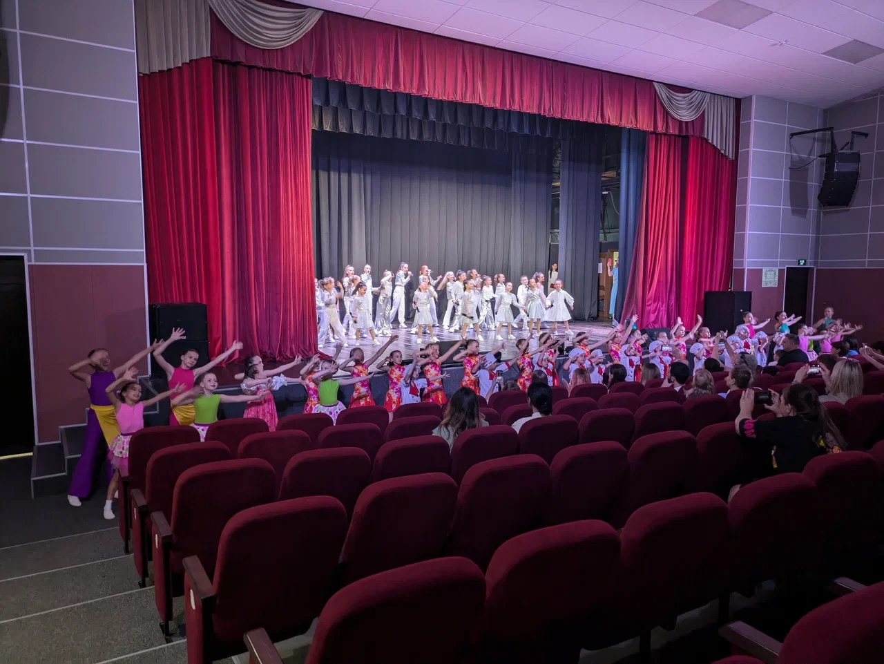 Фестиваль по воздушной гимнастике "Движение вверх"