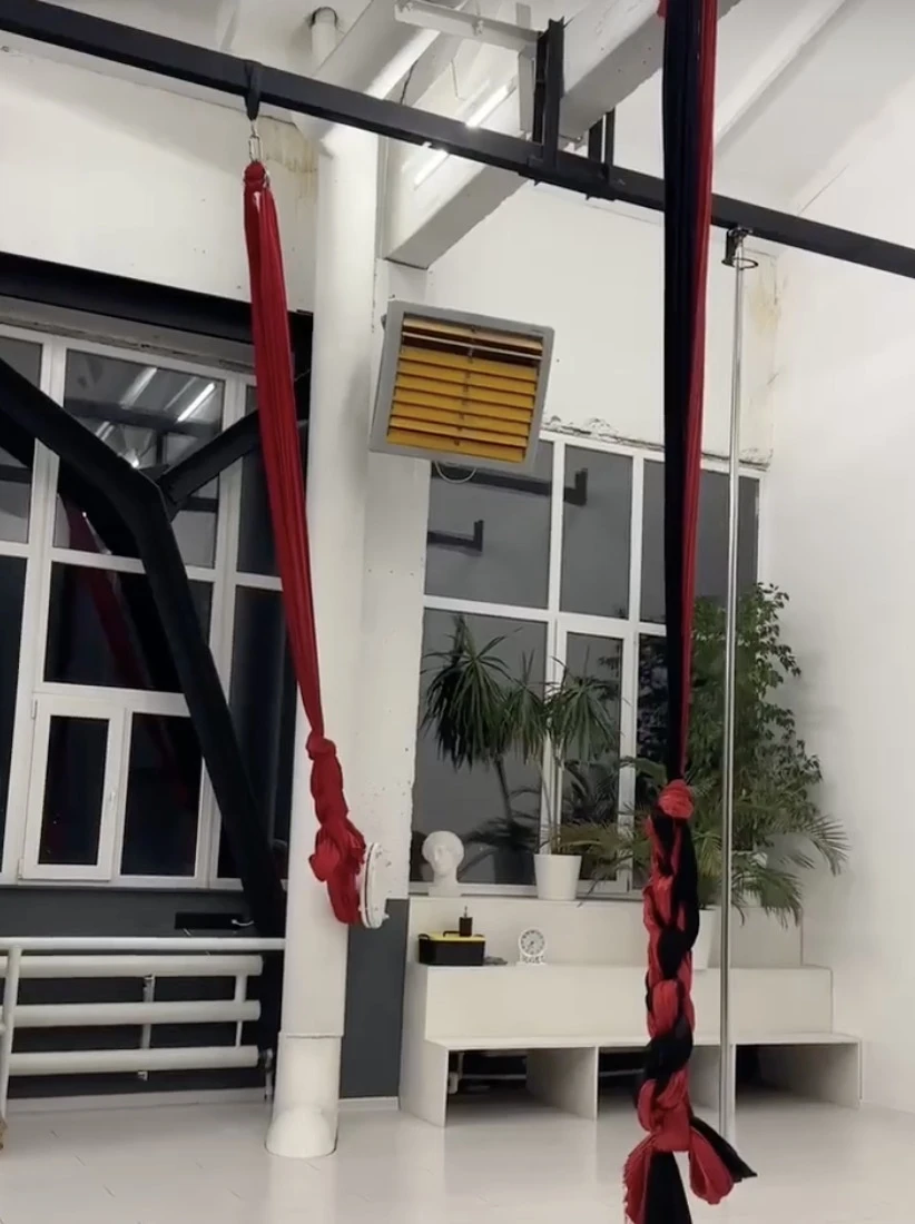 Школа pole dance, воздушной гимнастики, растяжки и акробатики "Oxygen"