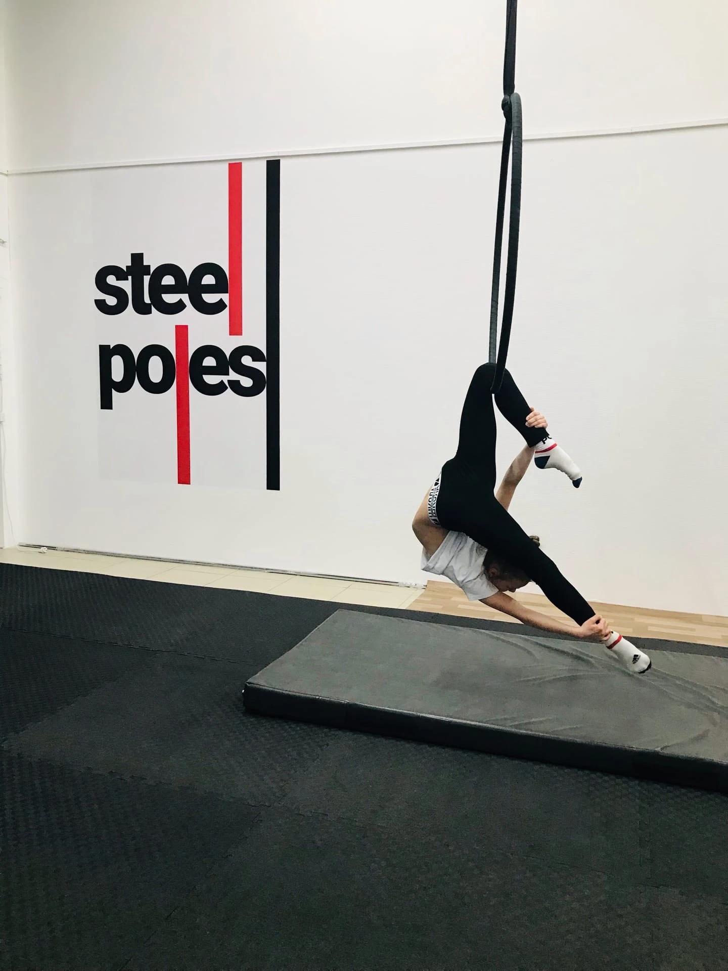 Школа воздушного танца "Steel Poles"